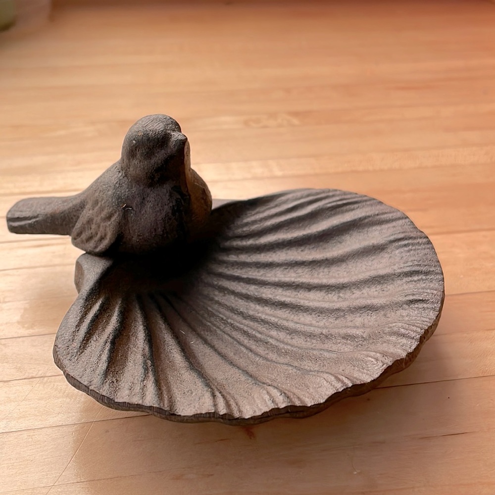 Clamshell shaped bird garden decor.